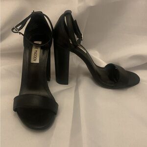 Steve Madden Black Heels Elegant and Versatile